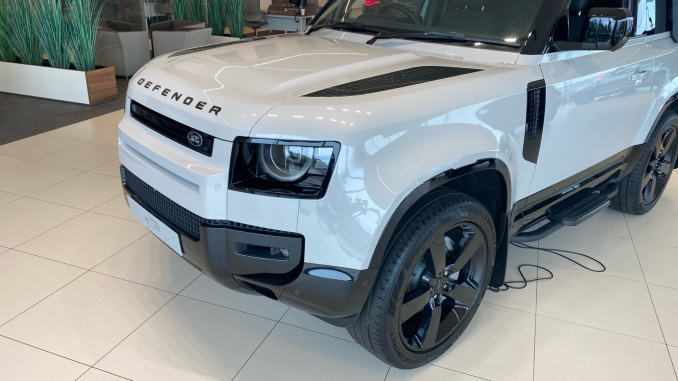 Land Rover Defender 3.0 D350 X-Dynamic HSE 90 3dr Auto Diesel Estate - Image 32